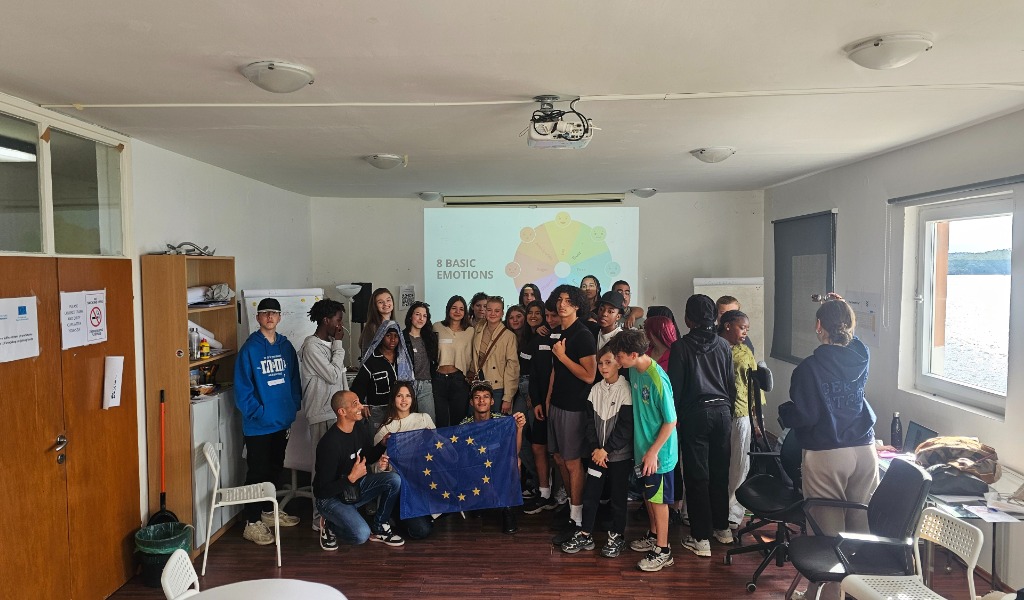 Mladi iz Francuske i junior ambasadori EPAS programa Ekonomske škole Šibenik u zajedničkoj Erasmus+ aktivnosti u Udruzi Mladi u EU