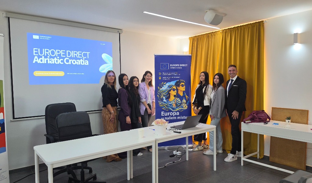 EPAS junior ambasadori Ekonomske škole Šibenik na predstavljanju mreže EUROPE DIRECT Adriatic Croatia u Murteru